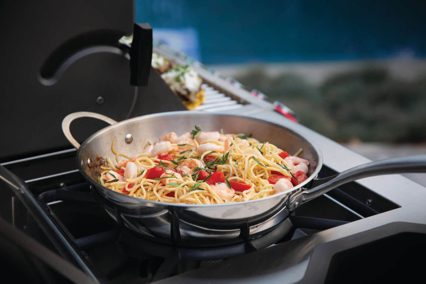 Napoleon Prestige PRO 825 RSBI Freestanding Grill